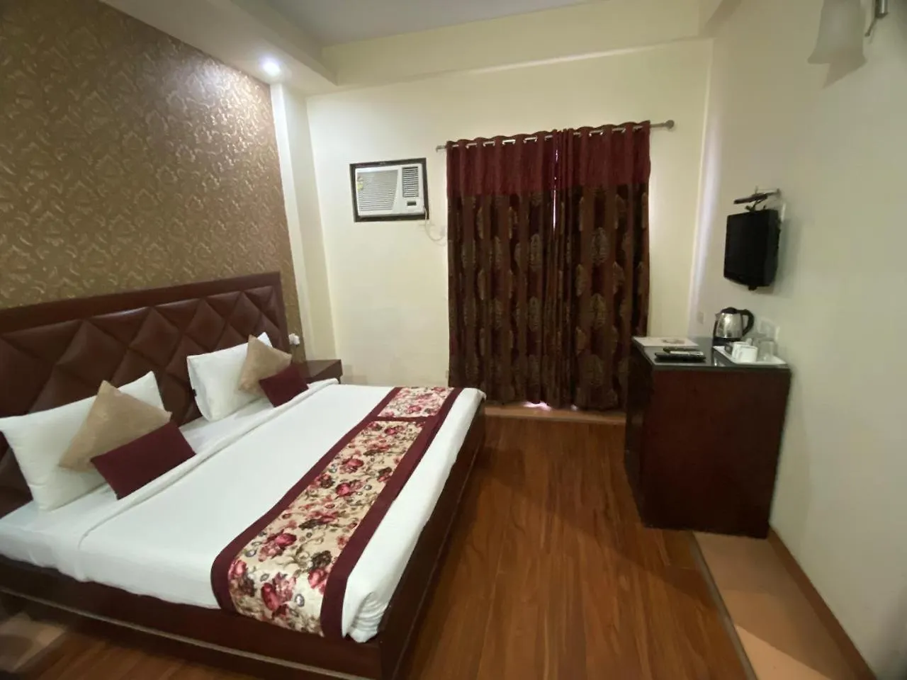 Hotel Hotelmaple Ridge Tajganj