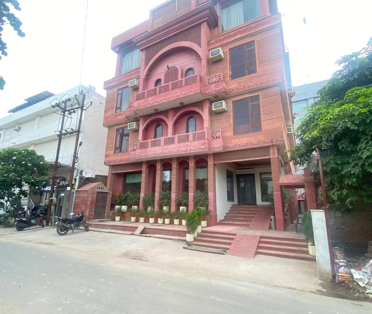 Hotel Hotelmaple Ridge Tajganj