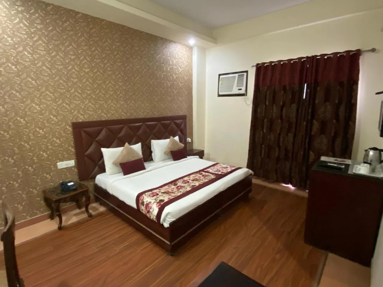 Hotelmaple Ridge Tajganj Hotel