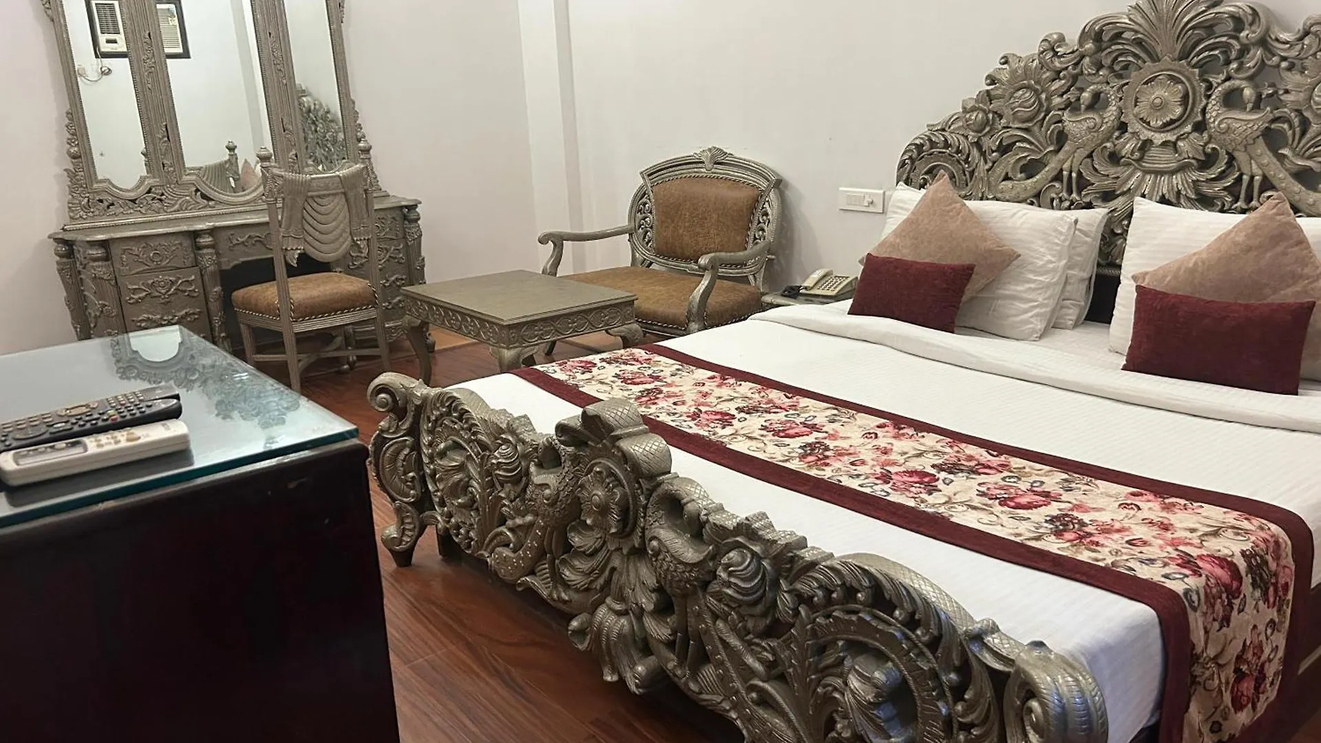 Hotelmaple Ridge Tajganj Hotel