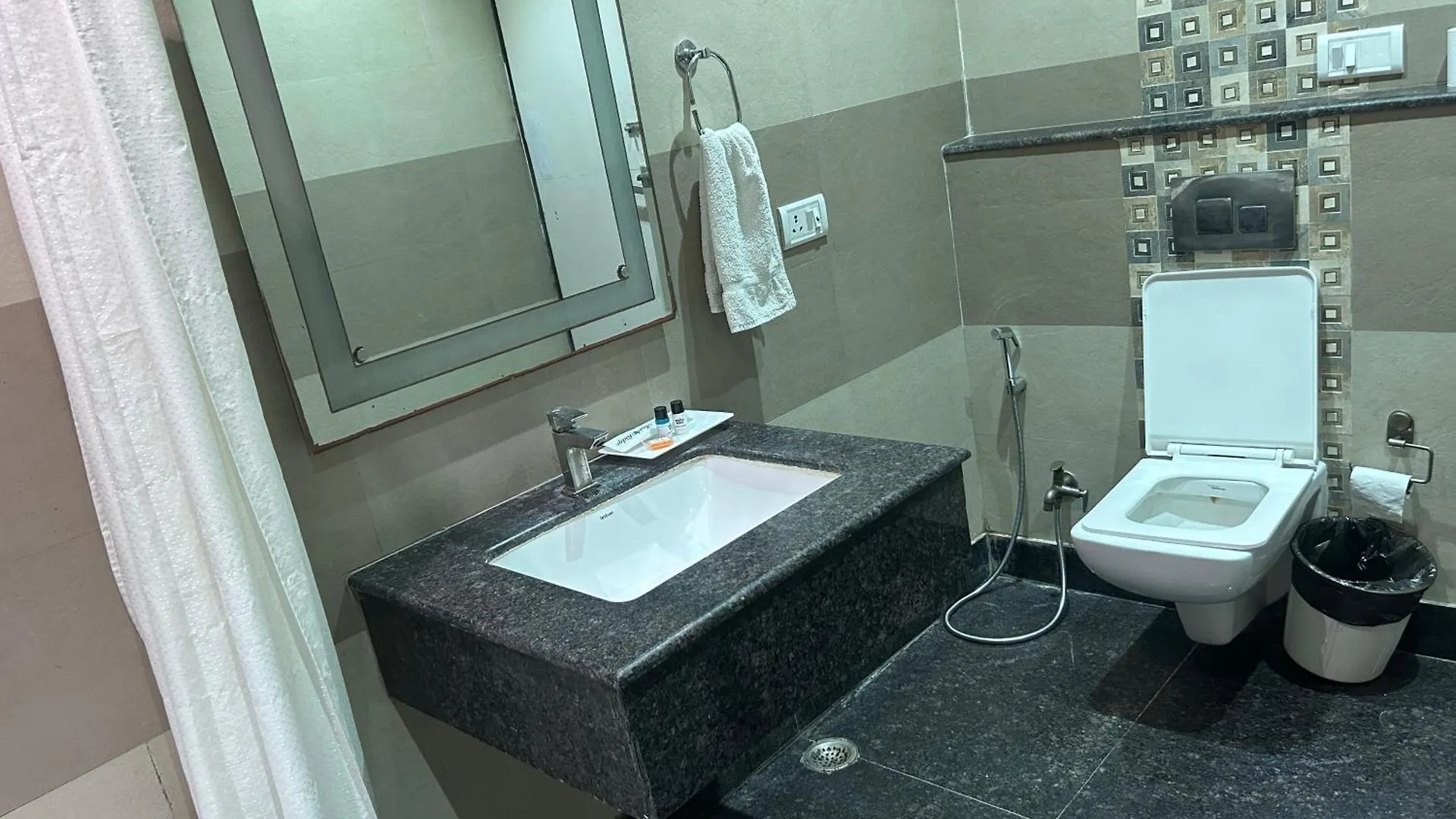 Hotelmaple Ridge Tajganj 3*,  India